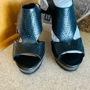 Gianni Bini Open Toe Platform Wedge Sandals